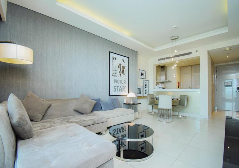 Spacious 1BR Apartment in Damac Paramount Towers BB — отель с удобствами в Дубае