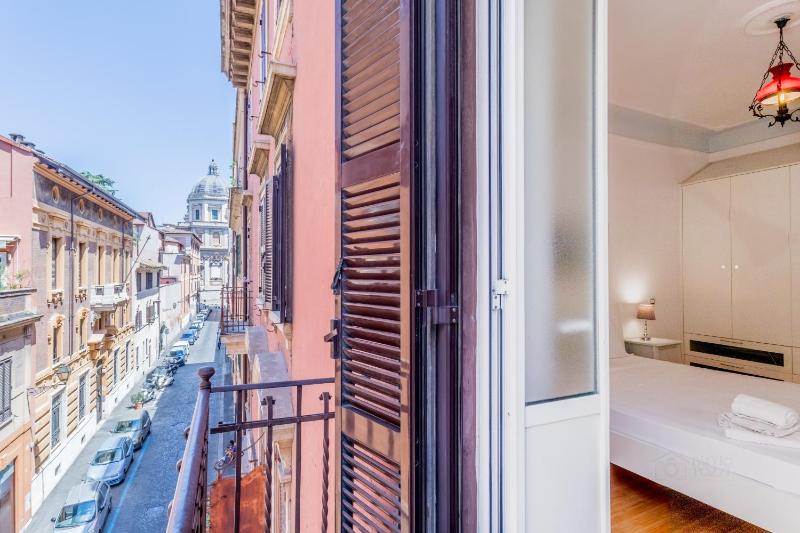 BBHOME Comfort apartment near Colosseum — отель в Риме, Италия