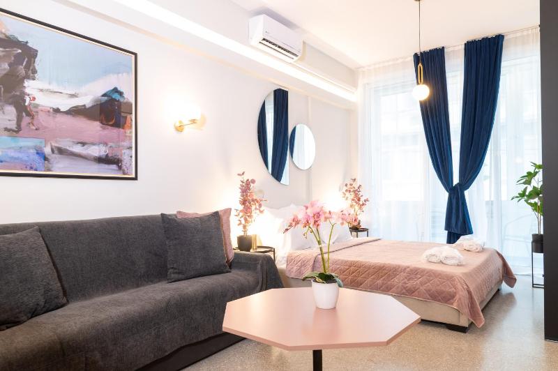 Syntagma Sweet House 3 — забронировать отель в Афины