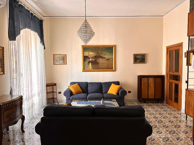 Maman Suite, city center near Molo Beverello — отель с удобствами в Неаполе
