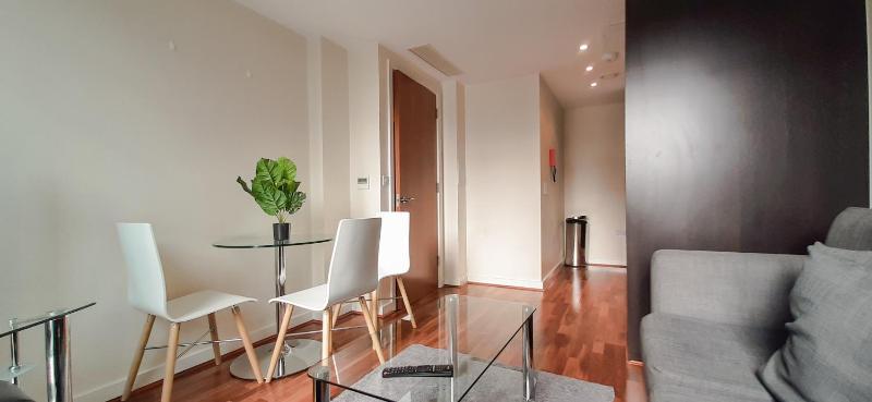 Цены на Graceful One Bedroom Apartment in lamb's Passage Moorgate в Лондоне