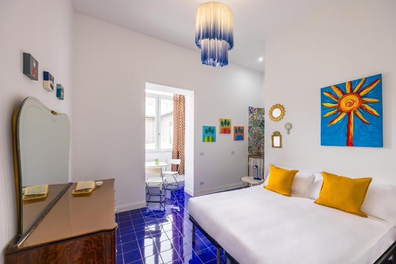 Piazza Miraglia - Apartment by Wonderful Italy — комфортный отель в Неаполе