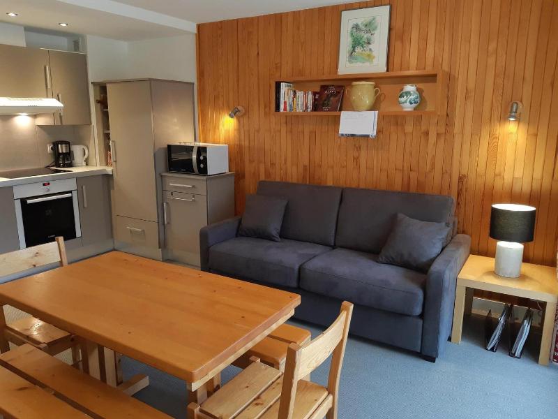 Цены на Appartement 2 pieces avec balcon au coeur de Courchevel 1550, proche des pistes et commerces - FR-1-514-7 в Куршевеле