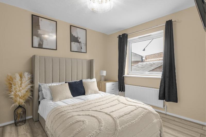 Serviced accomodation - For Families or Corporate — забронировать отель в Лондоне