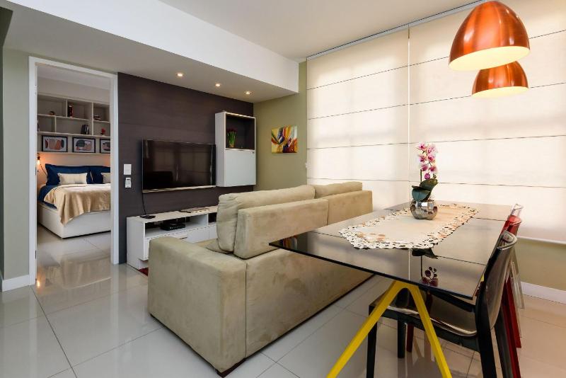 Цены на Apartamento Moderno em Copacabana | BR 737/504 в Рио