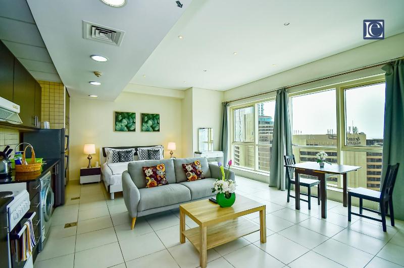 Цены на Furnished studio with balcony in Royal Oceanic в Дубае