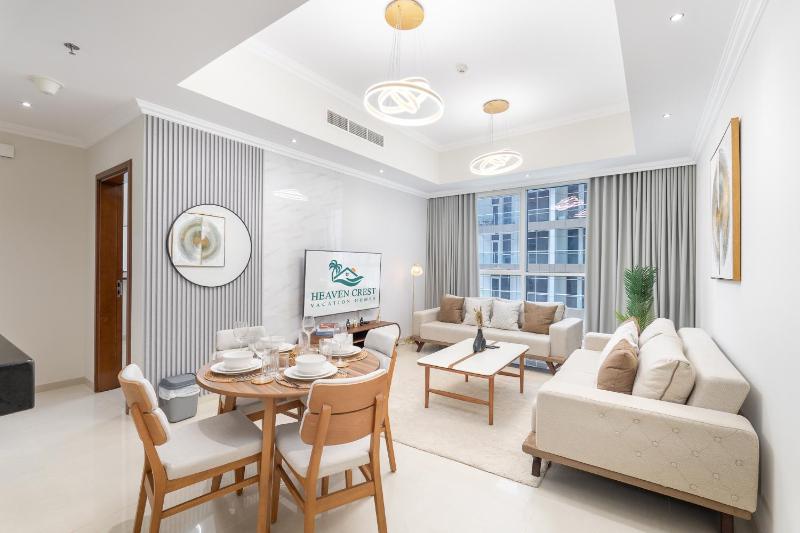 Цены на Heaven Crest Vacation Homes Downtown - Studio, 1, & 3 Bedroom Suites 2 minute walk to Dubai Mall and Burj Khalifa в Дубае