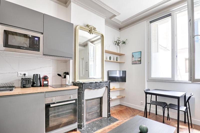 Цены на Saint-Lazare, Rue de Liege, Best location very central в Париже