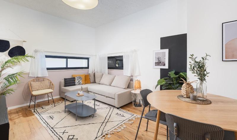 Near the beach & modern — забронировать отель в Тель-Авиве