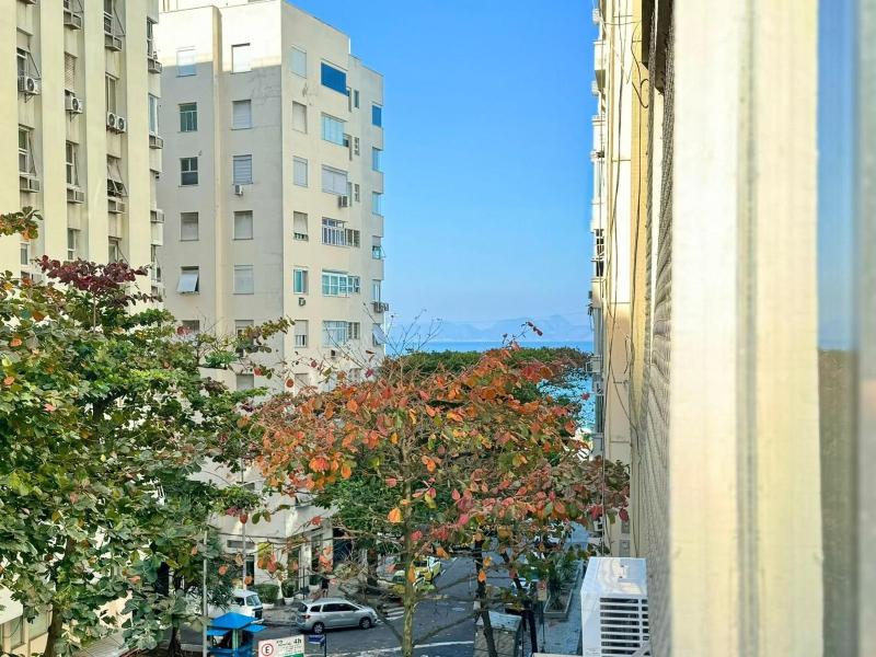 Copacabana 50 meters from the sea — отель с удобствами в Рио