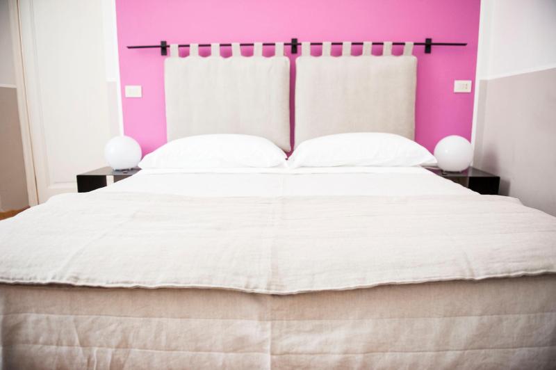 Florian Rooms Guest House — забронировать отель в Риме