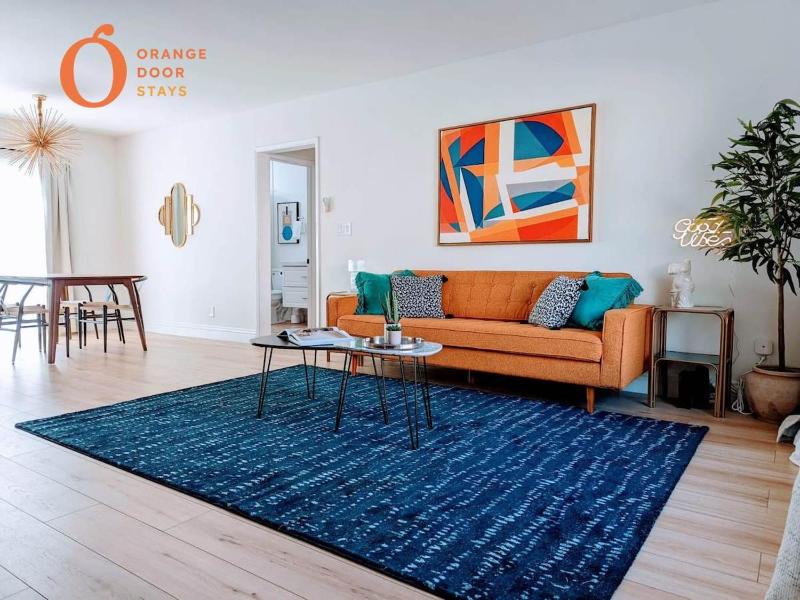 Designer 1BR 1BA Culver City Sony Studios — комфортный отель в Лос-Анджелесе