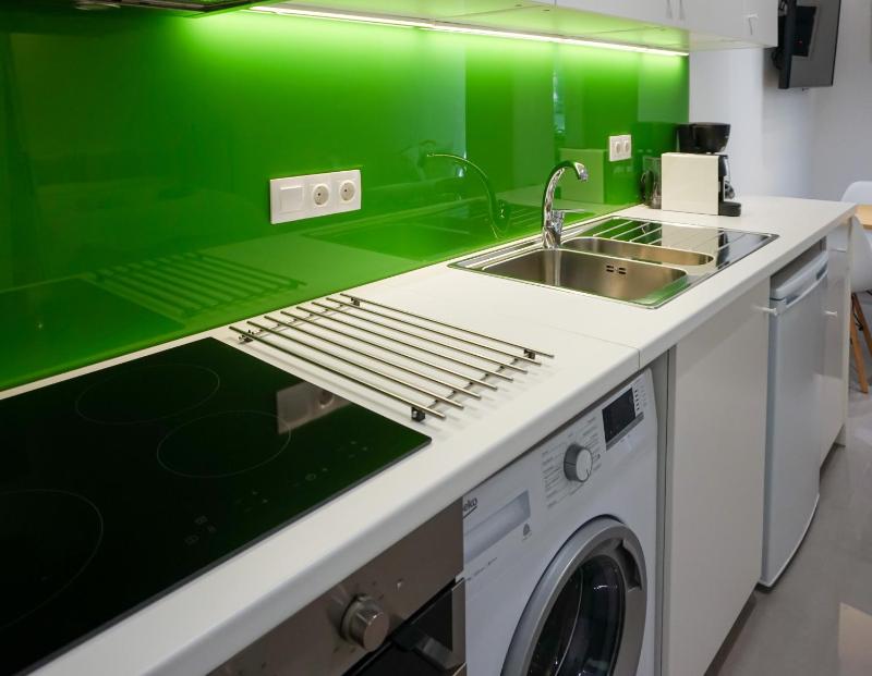 KYMA Apartments - Athens Acropolis 21 — отель с удобным расположением в Афины