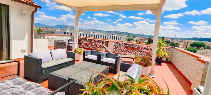 Panoramic Luxury Little Penthouse — отель с удобствами в Флоренции