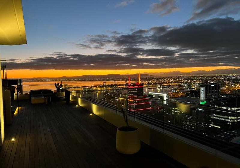 Цены на Highest Penthouse in the City - 16 On Bree Luxury в Кейптауне