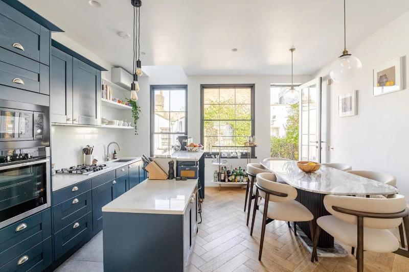 Delightful Notting Hill 2 bed House with garden — отель с удобствами в Лондоне