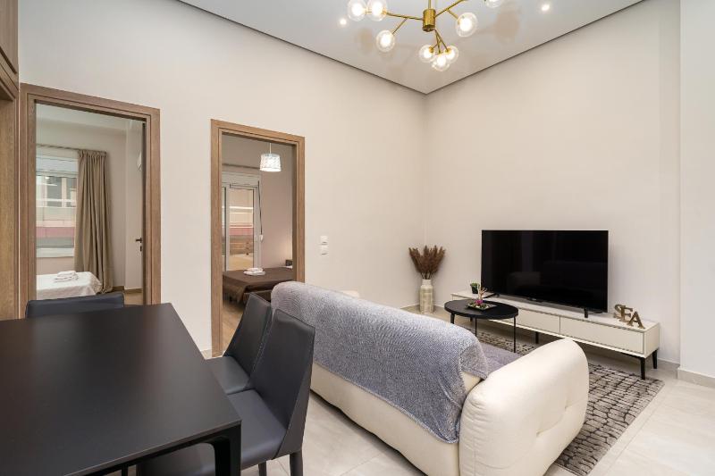 Cozy New Apartment Nearby Metro — отель с удобным расположением в Афины