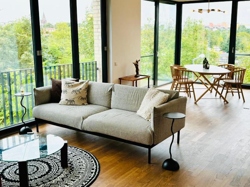 2 Bedroom Mauerpark-Apartment, Berlin Mitte View calendar — забронировать отель в Берлине