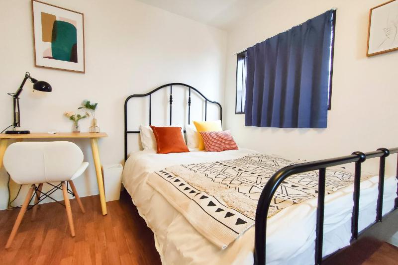 Osaka 1min walk-Sta. 6min to Namba 3ppl House USJ times — отель в Осаке, Япония