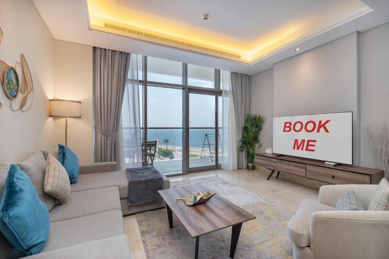Pleasant Apartment with Beach Access, sleeps 6! — отель с удобным расположением в Дубае