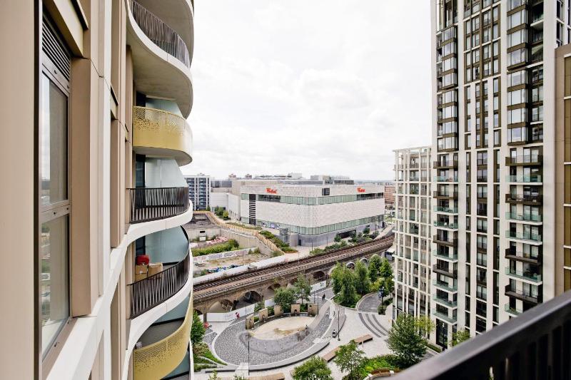 Fabulous Westfield 2 bed — комфортный отель в Лондоне