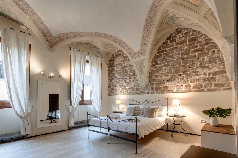Mamo Florence - Calzaiuoli Apartments — комфортный отель в Флоренции