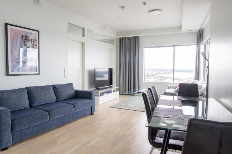 Waterfront 1 Bedroom Skyscraper Suite - 18th Floor - Free Garage Parking — забронировать отель в Хельсинки