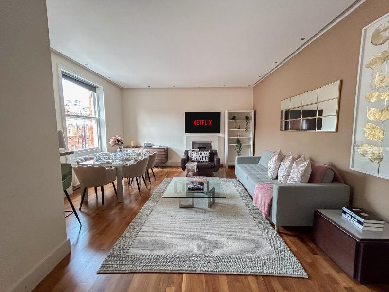 The Sophisticated Apartment in Knightsbridge — отель с удобным расположением в Лондоне