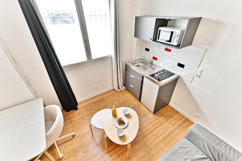 Charmant Studio Boulevard Voltaire — отель с удобным расположением в Париже