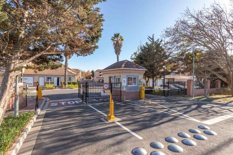 1 Forest Drive Extension, Pinelands — отель с удобствами в Кейптауне
