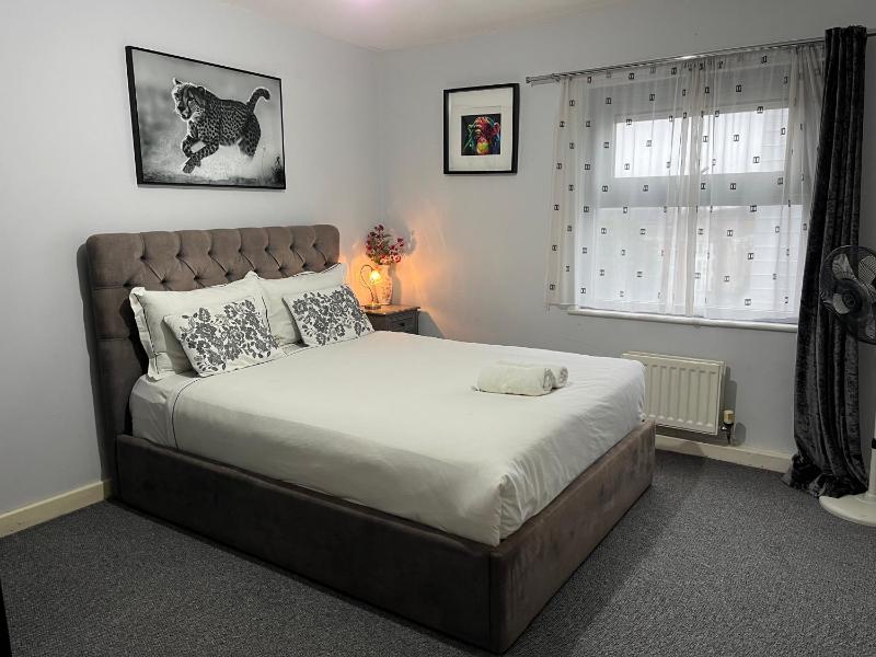 London Luxury Holiday Home B — отель с удобствами в Лондоне