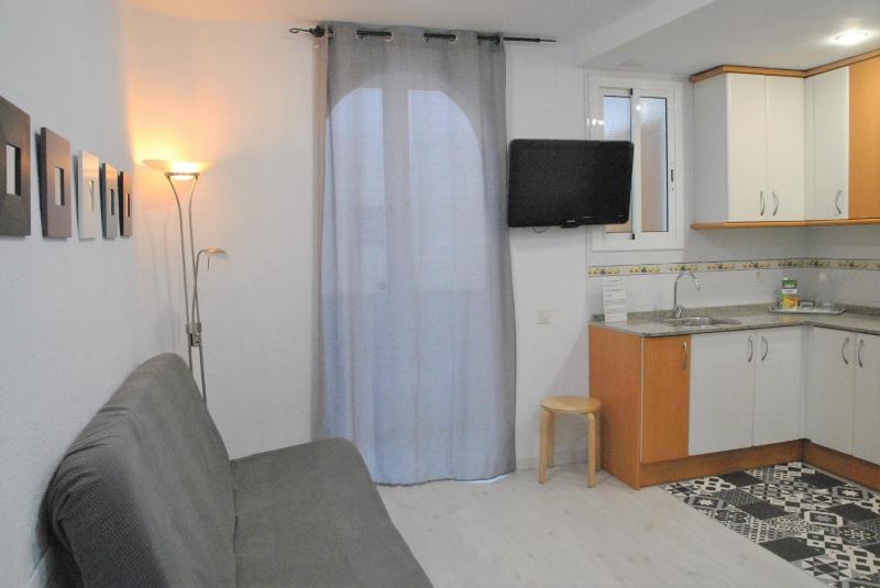 BCN 324 Apartment — отель с удобствами в Барселоне