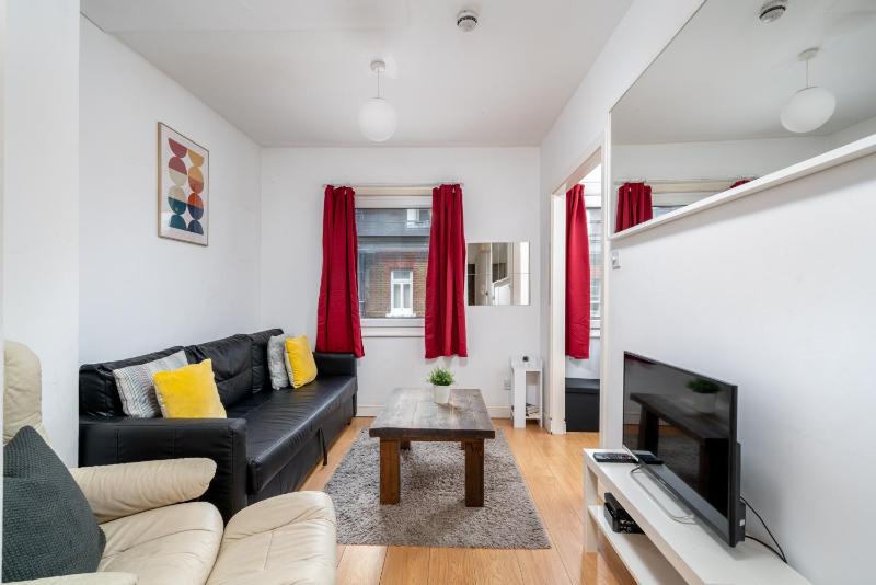 Carnaby & Oxford Street - Central Soho - One Bedroom - Double Bed & SofaBed — отель с удобным расположением в Лондоне