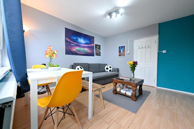 Цены на 2 BEDROOM FLAT NEXT TO ARSENAL STADIUM - HIGHBURY в Лондоне