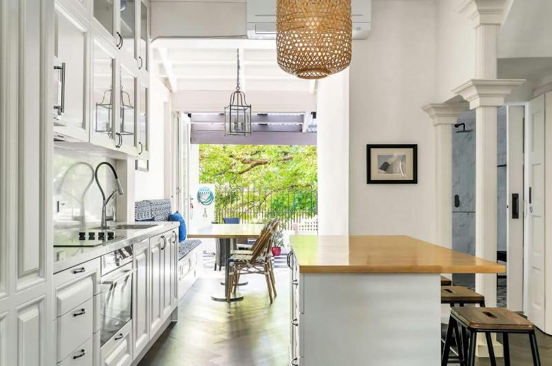 Multi Level Surry Hills Home - 4 Bedrooms — отель с удобствами в Сиднее