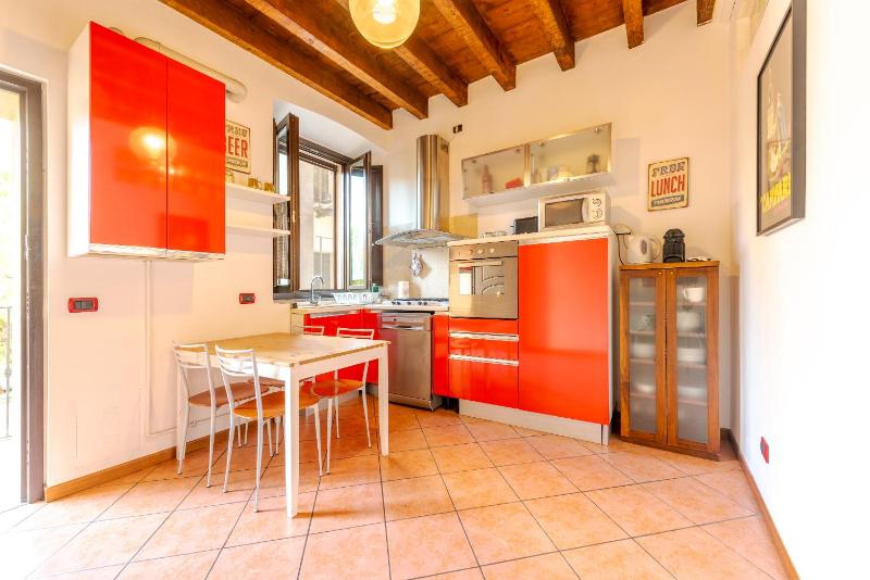 Guest Planet - Rosso Milano Apartment - Navigli Area — забронировать отель в Милане