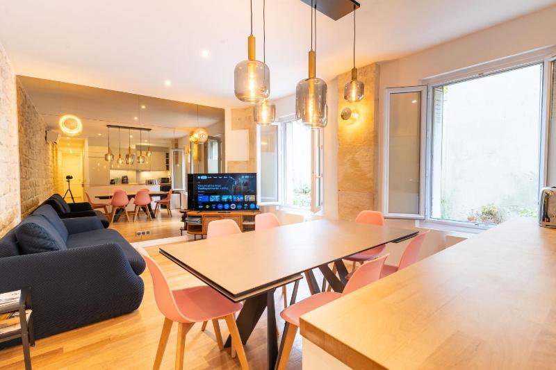 Loft 4 BR Montmartre Pigalle AC by LCC Agency — комфортный отель в Париже