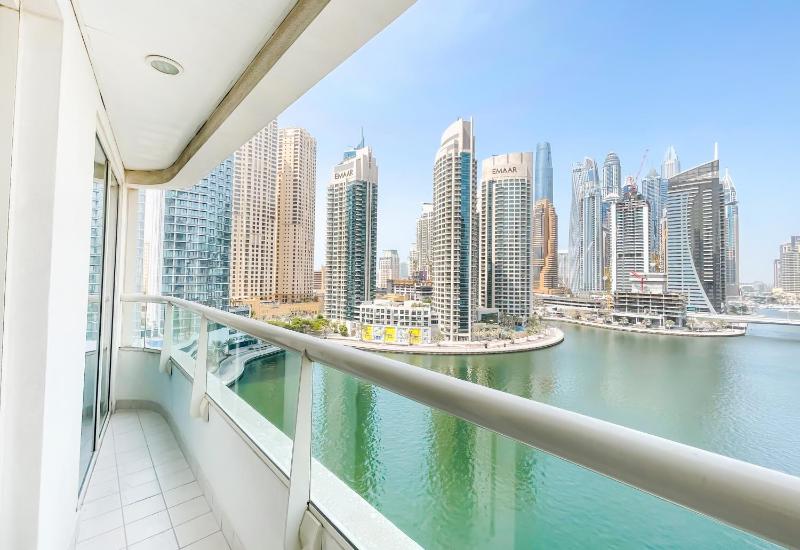 Beautiful Marina Views One Bedroom Apartment with two balconies — комфортный отель в Дубае