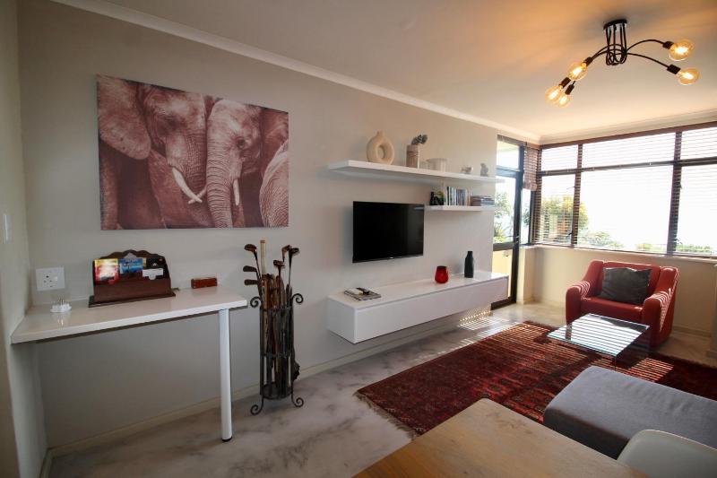 Camps Bay sea view apartment — забронировать отель в Кейптауне