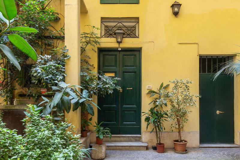 Spanish Steps Superior Apartment — отель с удобствами в Риме