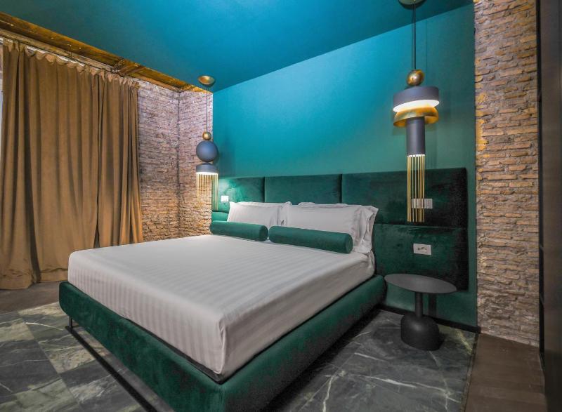 Colonna Suite Del Corso — отель с удобным расположением в Риме