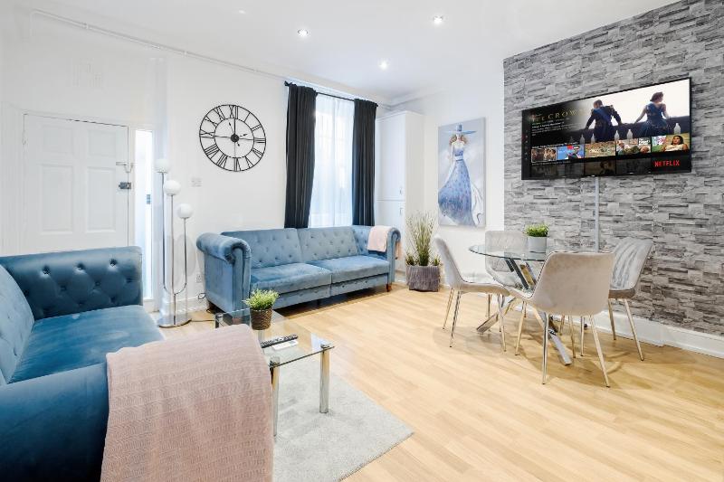 Large One Bedroom Apartment in Marylebone — комфортный отель в Лондоне