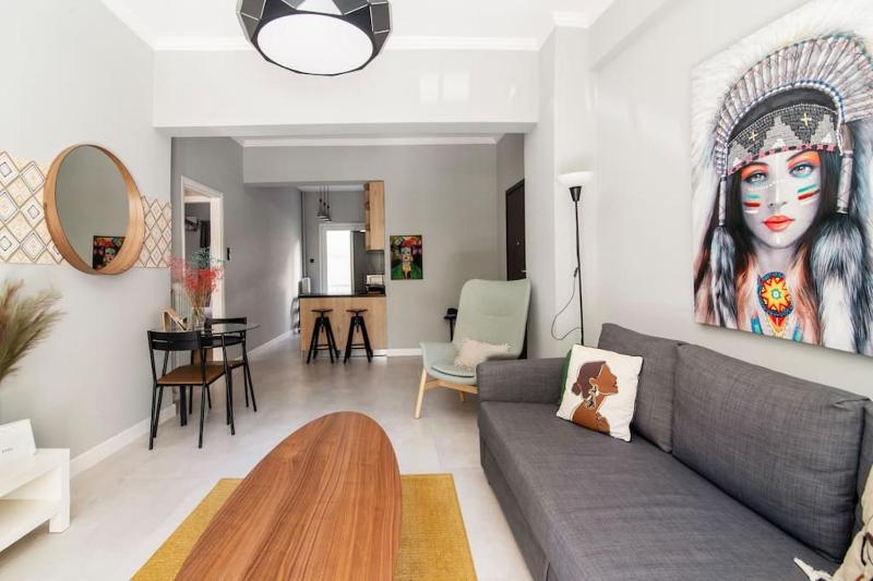 New 2 Bdr condo in Athens-4 mins walk to metro — отель с удобствами в Афины