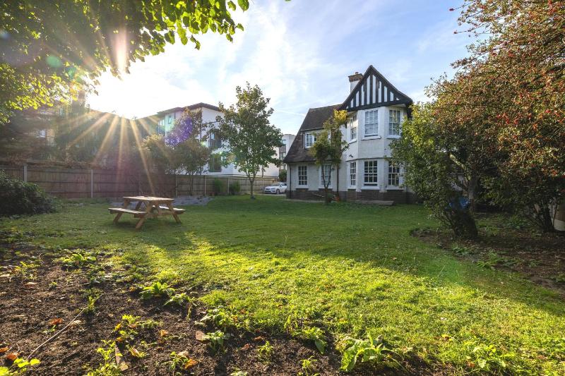 Цены на The Vicarage Tooting, SW17 в Лондоне