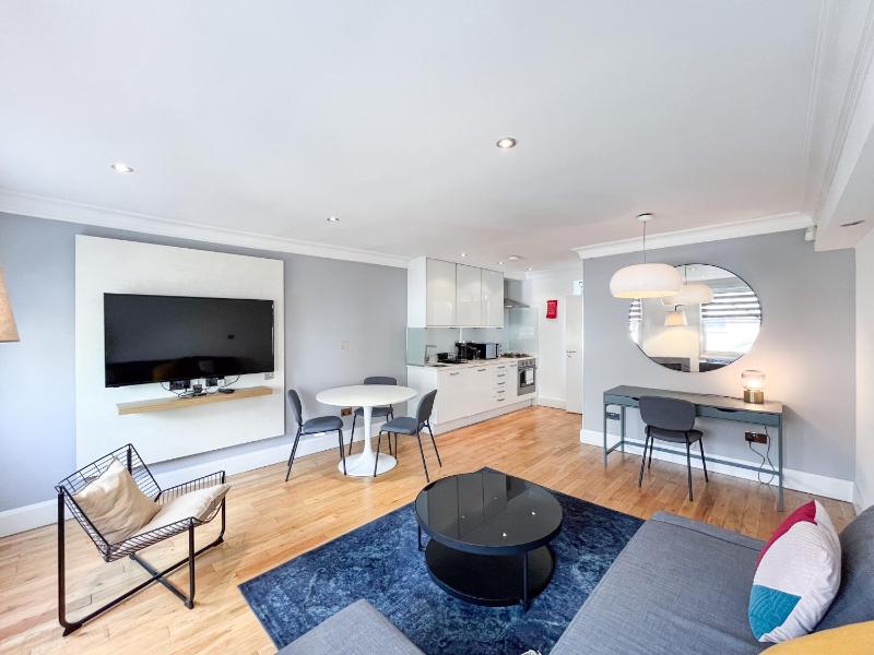 Large and very stylish apartment P1 — отель с удобствами в Лондоне
