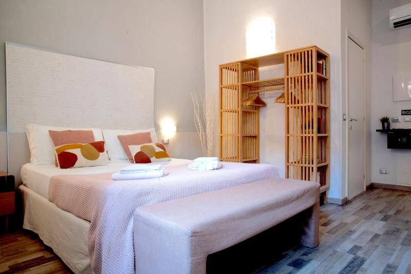 SUITE CASTELFIDARDO 50 — забронировать отель в Риме