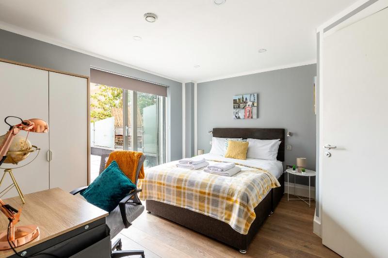 Luxury Notting Hill on Canal in city of westminster trendy massive — комфортный отель в Лондоне