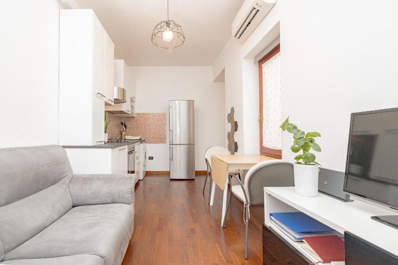 Comfortable typical old style apartment — отель в Милане, Италия