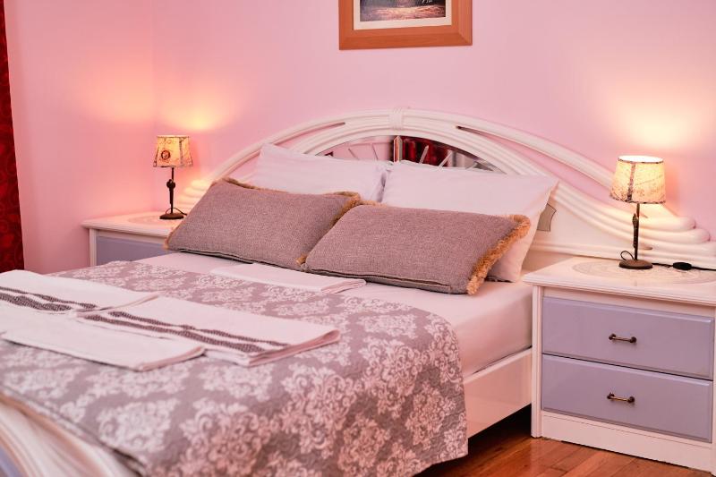 Marina's Luxurious Apartment in Athens, Centre — комфортный отель в Афины