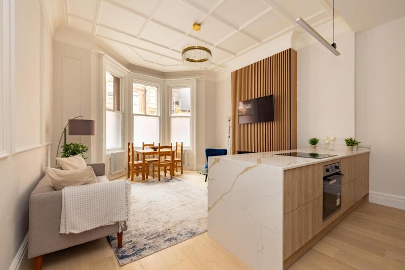London Lovers - Newly Refurbished 2 BR in Chelsea — забронировать отель в Лондоне